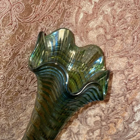 NWOT Vintage 1930’s Imperial Ripple Green Carnival Glass Vase. - Picture 7 of 7